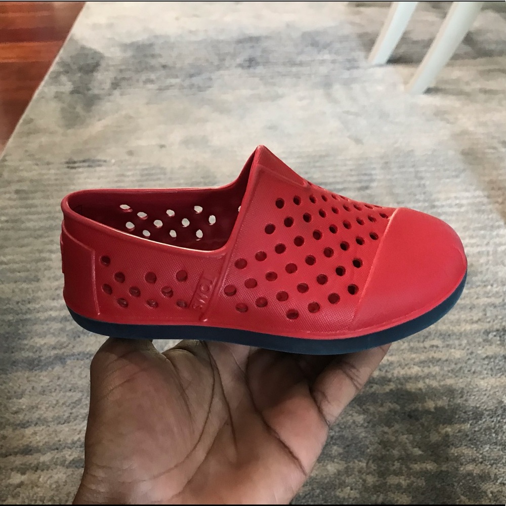 TOMS baby shoe